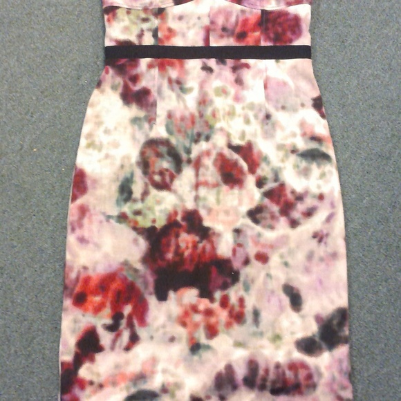 Dress - Picture 4 of 4